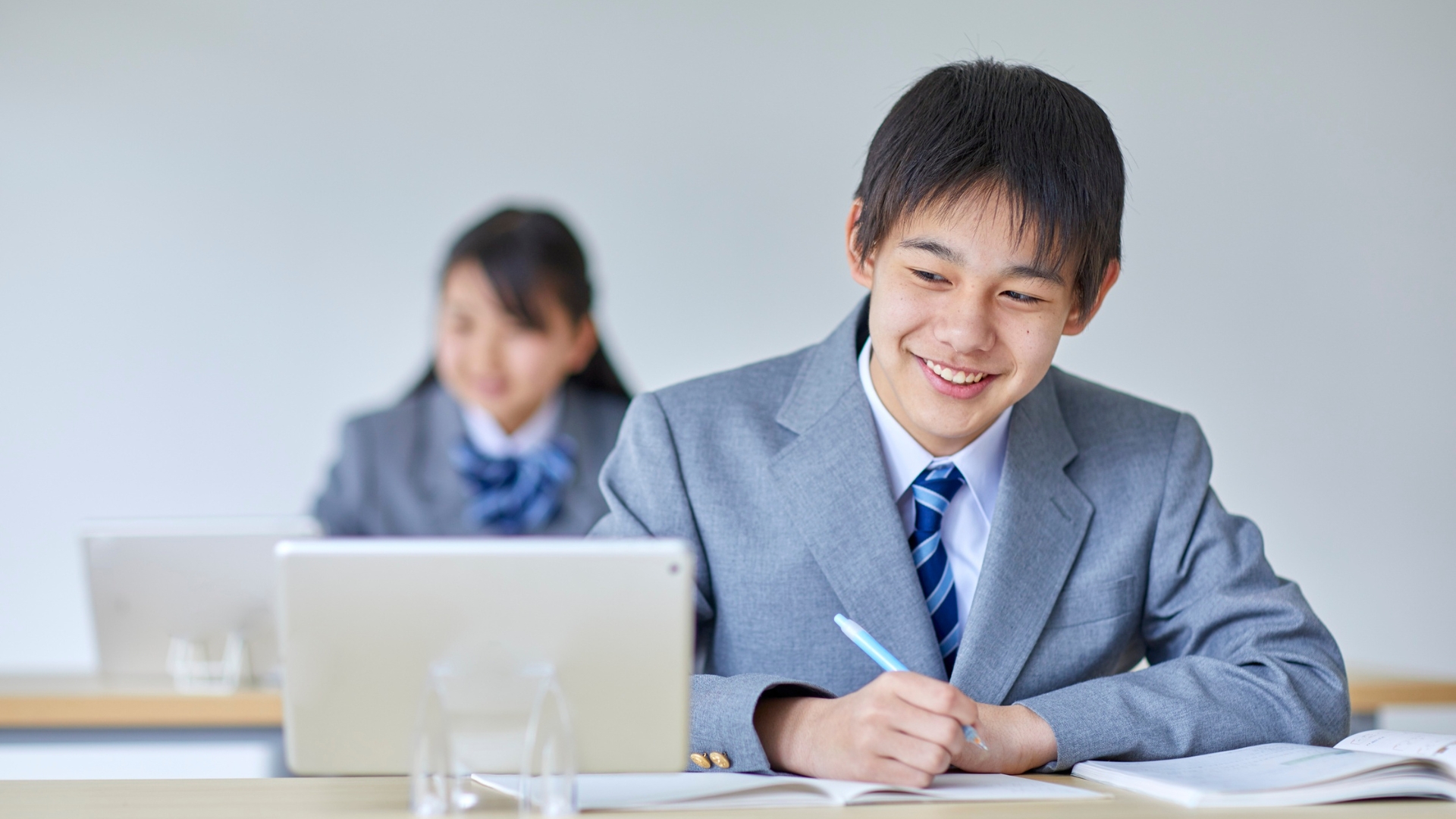 オンラインで学ぶ学生
